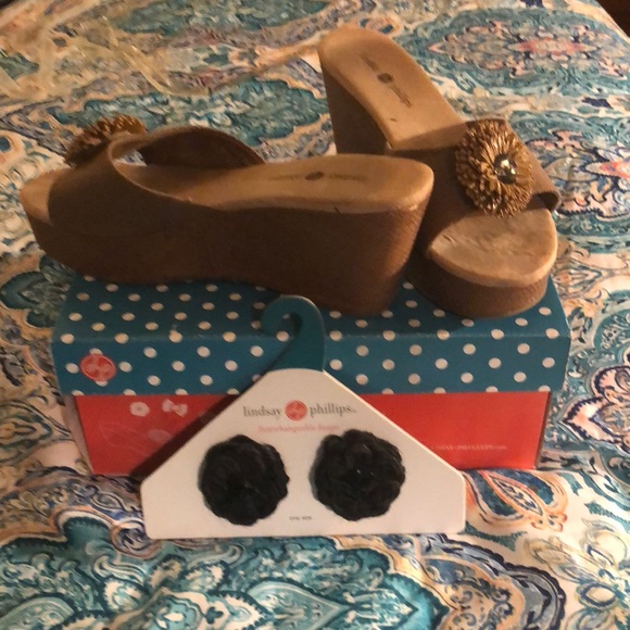 lindsay phillips Shoes - Lindsey Phillips tan wedges ๐งก๐โญ๏ธ๐ถ lindsay phillips Shoes - Lindsey Phillips tan wedges ๐งก๐โญ๏ธ๐ถ